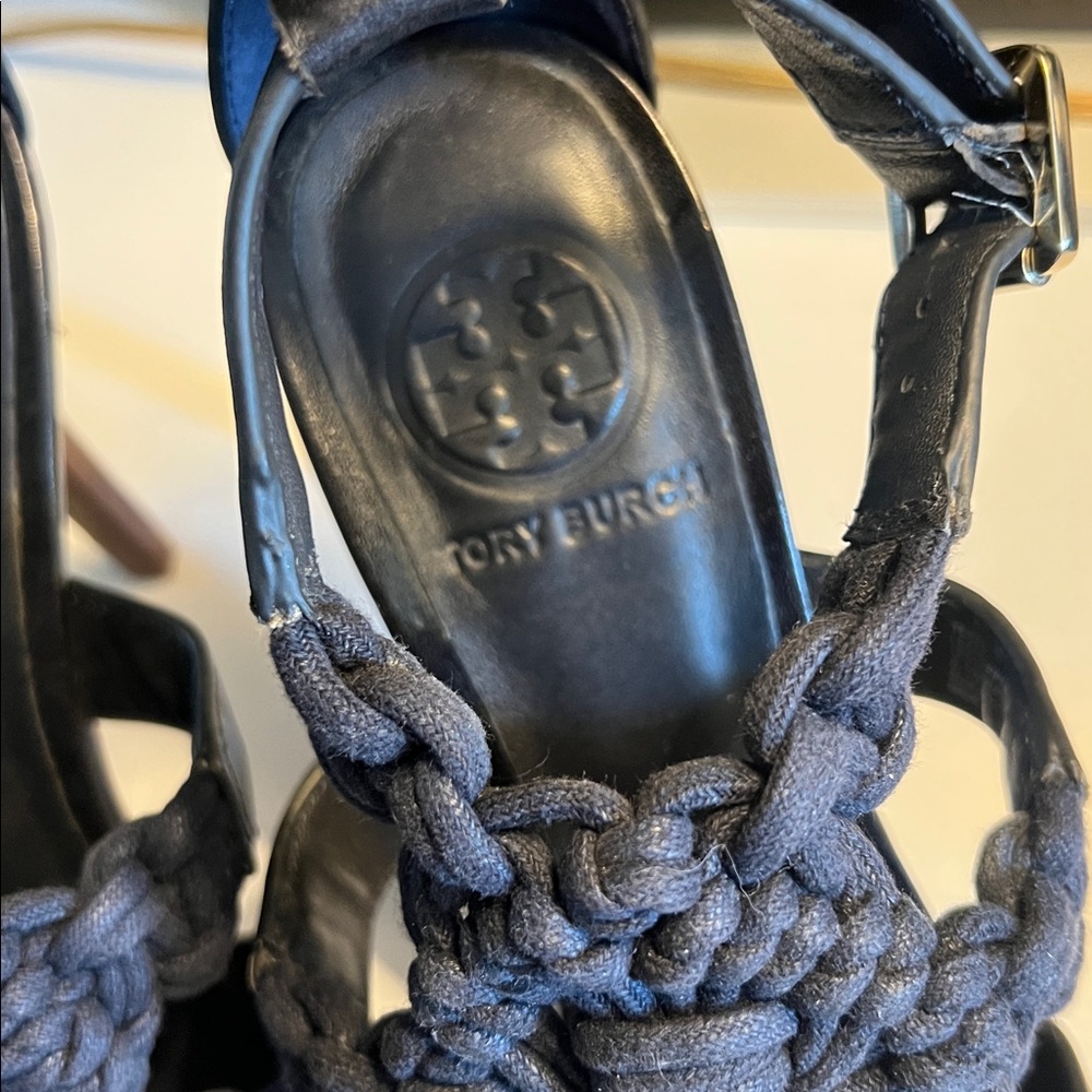Tory Burch, 8.5, Navy Woven heels, elegant Heels, stunning EUC - Picture 10 of 13